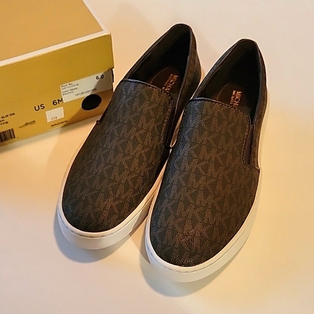Brand New Authentic MICHAEL MICHAEL KORS Keaton Logo Slip-On Sneaker Size 6